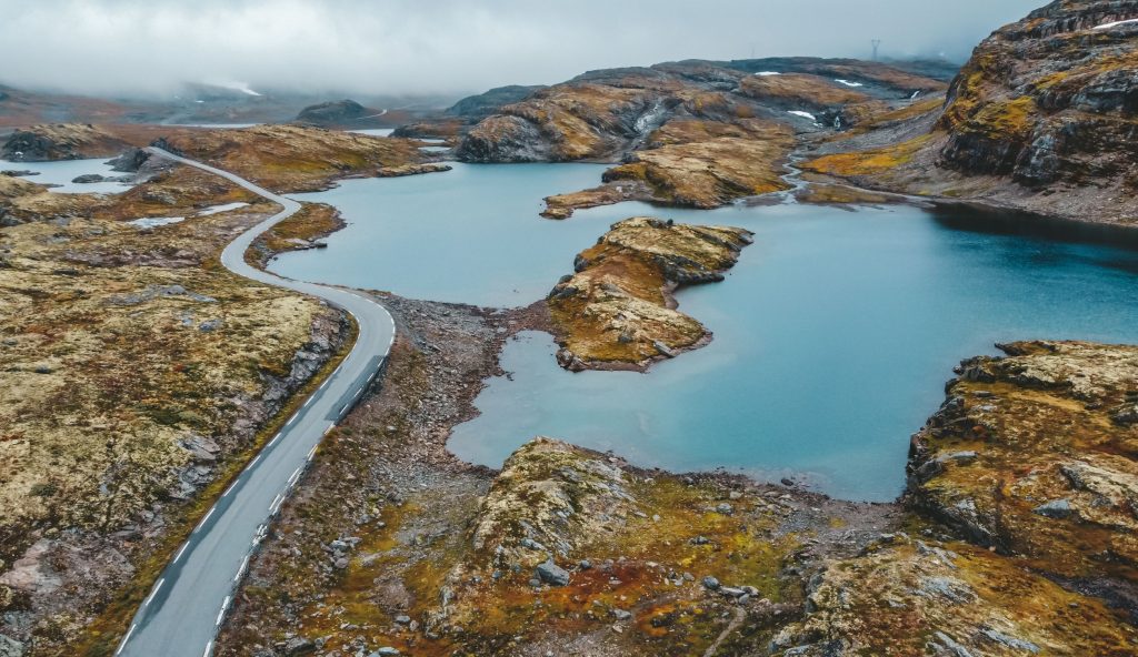 Læs denne artikel for at finde ud af, hvilke omkostninger til vejafgifter du skal regne med på din campingtur i Skandinavien. Copyright: Marielle Janotta